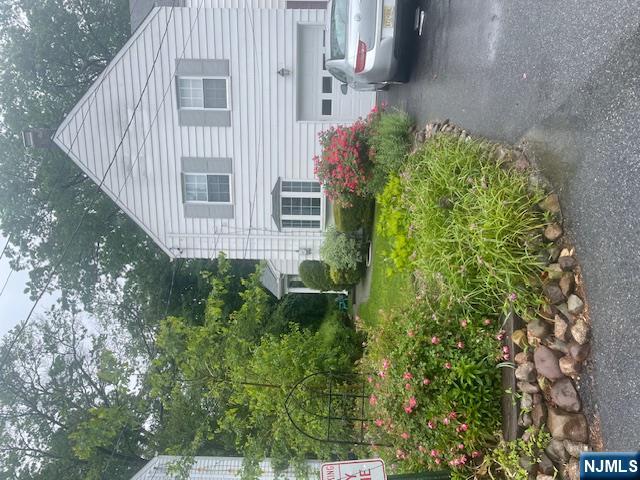 Rental Property at 13 Brighton Pl, Fair Lawn, New Jersey - Bedrooms: 3 
Bathrooms: 2 
Rooms: 7  - $4,500 MO.