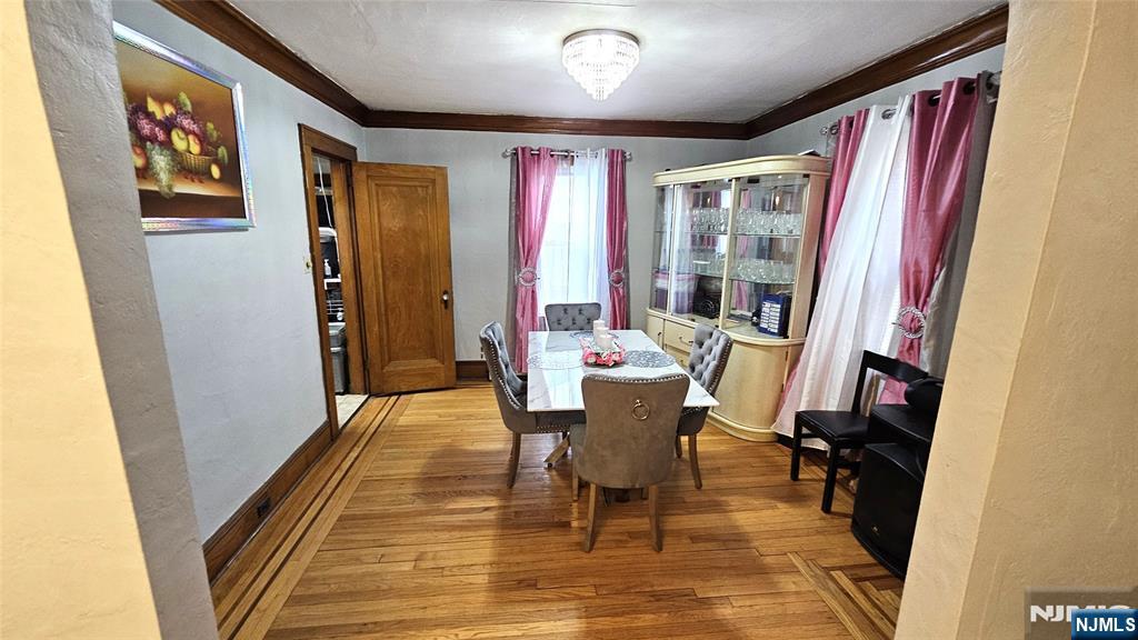 213-215 Vernon Avenue