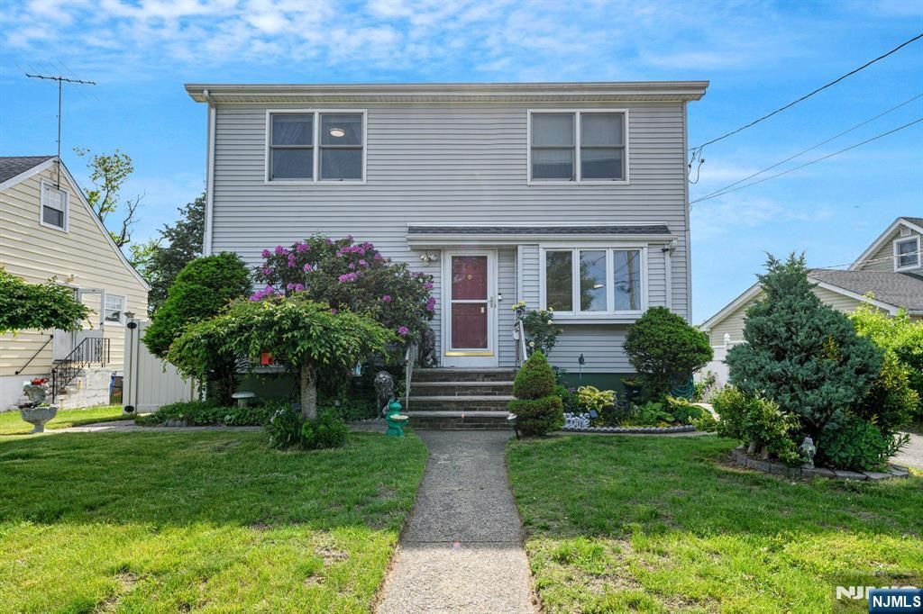 Photo of 12 Streuli Court, Elmwood Park, NJ 07407 (MLS # 25037977)