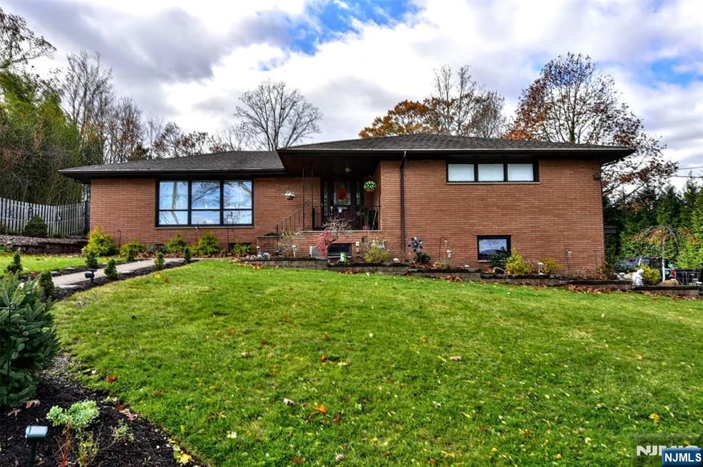 Photo of 7 Jefferson Place, Wayne, NJ 07470 (MLS # 25041044)