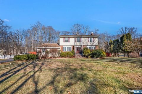 Photo of 45 Parkview Drive, Roxbury Township, NJ 07876 (MLS # 25043402)