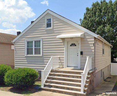 811 8th Street Secaucus NJ 07094