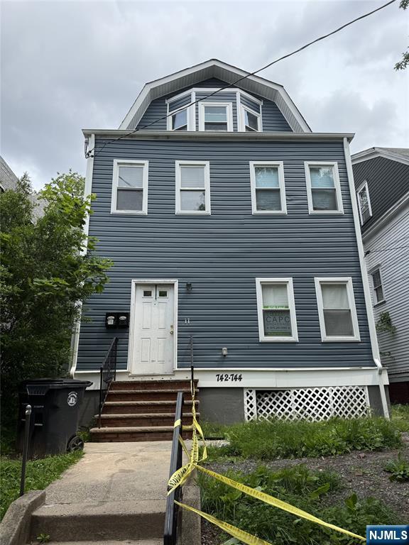 Property for Sale at 742744 10th Street, Newark, New Jersey - Bedrooms: 6 
Bathrooms: 3 
Rooms: 14  - $514,999