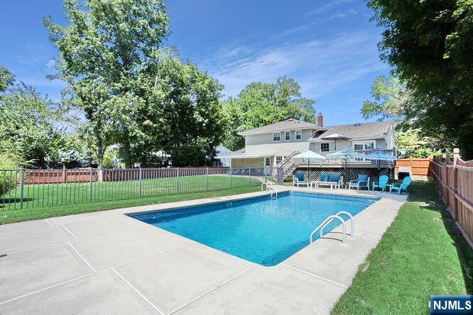 19 Lake Drive