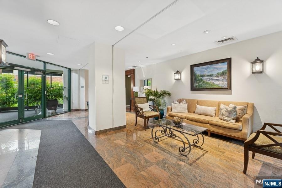 300 Main Street 812