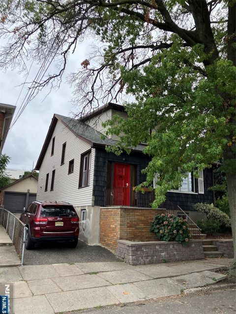 Photo of 218 8th St #1, Fairview, NJ 07022 (MLS # 25038627) Photo of 218 8th St #1, Fairview, NJ 07022 (MLS # 25038627)