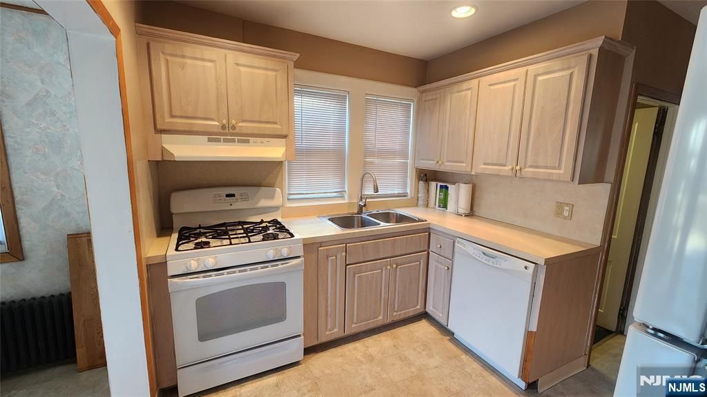 Photo of 331 Sherman Avenue, Teaneck, NJ 07666 (MLS # 26012909)