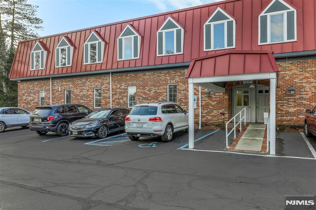 385 Clinton Avenue First Floor