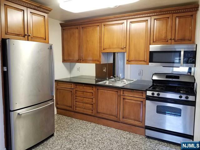 1575 Center Avenue 4B
