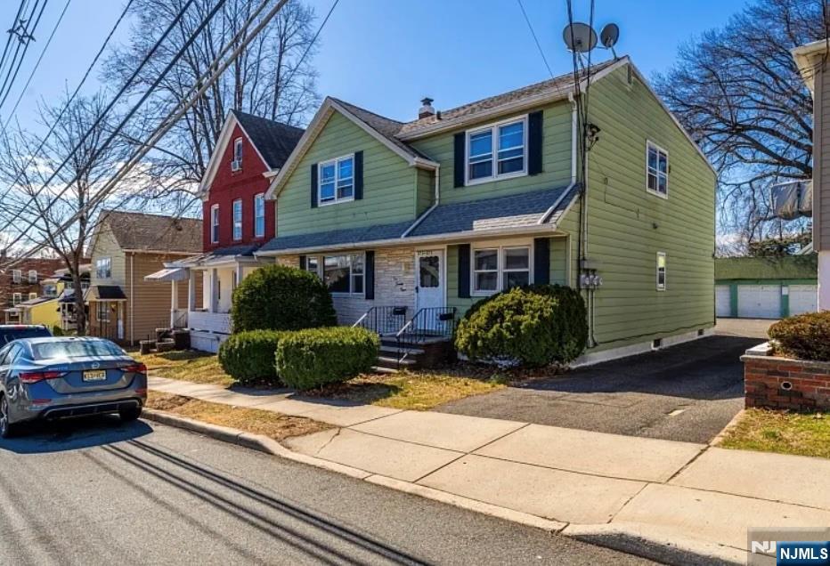 275 Palisade Ave 1, Garfield, New Jersey - 2 Bedrooms  
1 Bathrooms  
6 Rooms - 