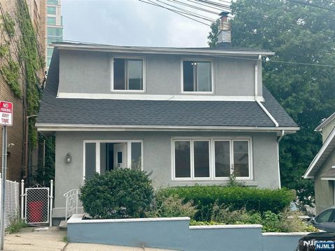 Photo of 358 Lafayette Ave #1, Cliffside Park, NJ 07010 (MLS # 26004965)