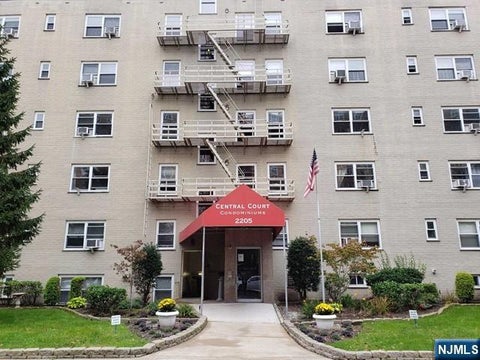 Photo of 2205 N Central RD #5B, Fort Lee, NJ 07024 (MLS # 26033895)