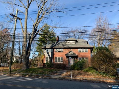 Photo of 413 W Englewood Ave, Teaneck, NJ 07666 (MLS # 25040201)