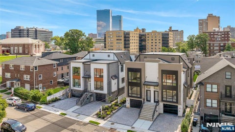 Photo of 304 Coolidge Avenue, Fort Lee, NJ 07024 (MLS # 26039470)