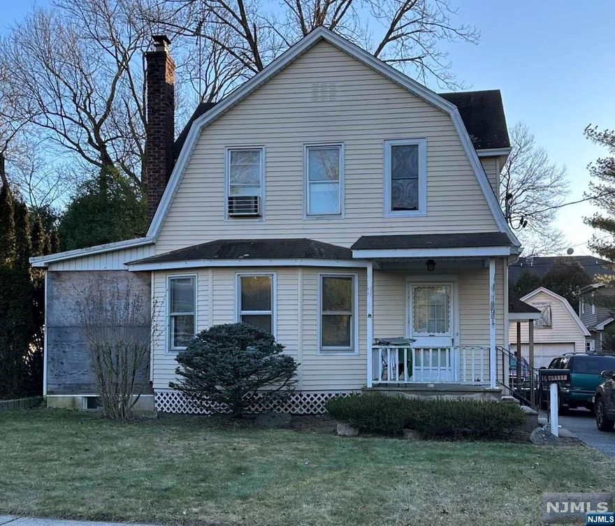 SPACIOUS COLONIAL IN GREAT NEIGHBORHOOD AND WITHIN WALKING DISTANCE TO DOWNTOWN CLOSTER. THIS HOME FEATURES THREE BEDROOMS AND TWO FULL BATHS AND OFFERS ENDLESS POSSIBILITIES. HOME IS IN NEED OF UPDATING THROUGHOUT. BEING SOLD "AS IS", BUYER RESPONSIBLE FOR ALL TOWN INSPECTIONS, PERMITS AND CERTIFICATES TO CLOSE.