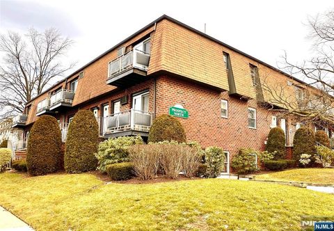 Photo of 322 Anderson St #318C, Hackensack, NJ 07601 (MLS # 25039940)