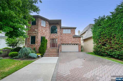 Photo of 1056 Edgewood LN, Fort Lee, NJ 07024 (MLS # 26026106)