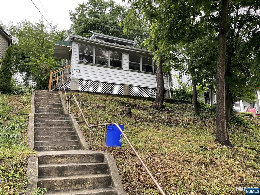 Property for Sale at 734 Broad Street, Bloomfield, New Jersey - Bedrooms: 3 
Bathrooms: 2 
Rooms: 7  - $399,900