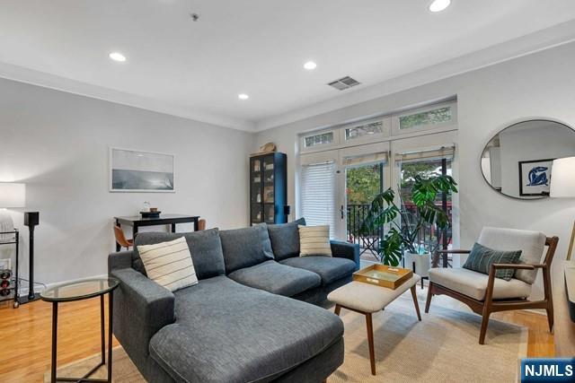 1300 Grand St 201, Hoboken, New Jersey - 2 Bedrooms  
2 Bathrooms  
2 Rooms - 