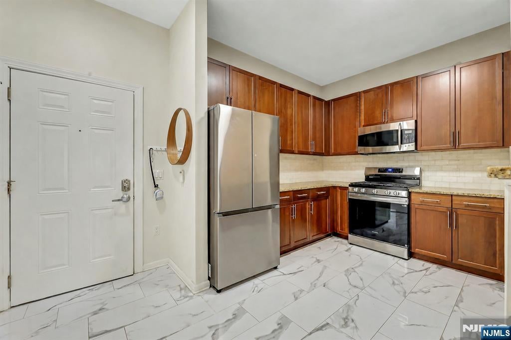 1109 Riverview Avenue 109
