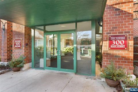 Photo of 300 Main Street #811, Little Falls, NJ 07424 (MLS # 26001615)