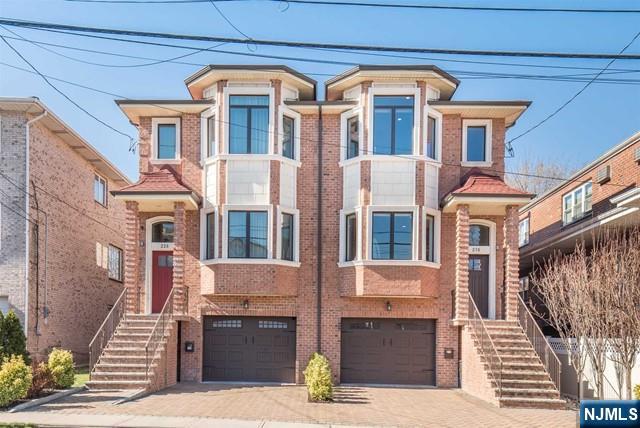 230 Lawton Ave, Cliffside Park, New Jersey - 3 Bedrooms  
4 Bathrooms  
9 Rooms - 