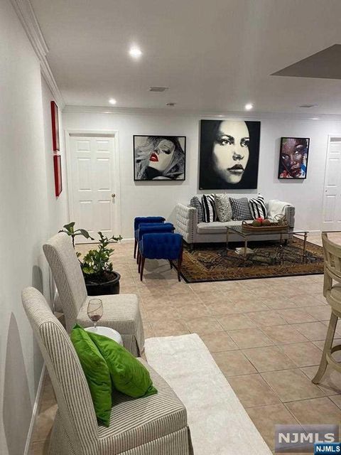 6715 Bergenline Avenue 2R Guttenberg NJ 07093