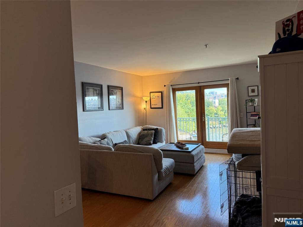 Edgewater, New Jersey 07020, United States, 1 Bedroom Bedrooms, ,1 BathroomBathrooms,Residential,Active,212890