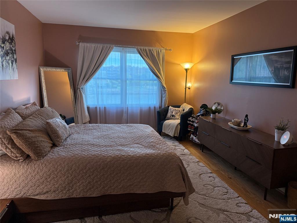 Edgewater, New Jersey 07020, United States, 1 Bedroom Bedrooms, ,1 BathroomBathrooms,Residential,Active,212890