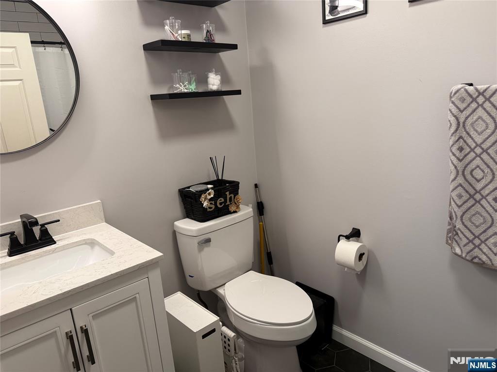 Edgewater, New Jersey 07020, United States, 1 Bedroom Bedrooms, ,1 BathroomBathrooms,Residential,Active,212890