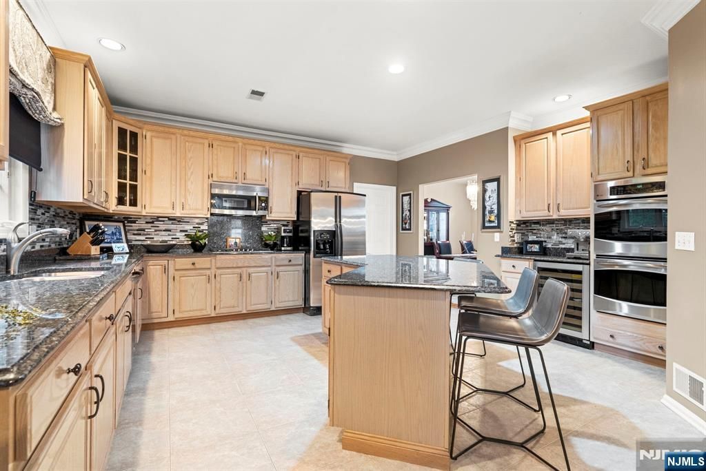 Photo of 9 Woodland Court, Wayne, NJ 07470 (MLS # 26006833)