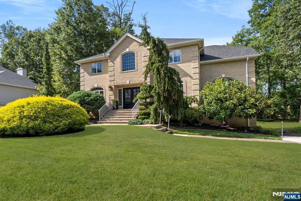 Photo of 9 Woodland Court, Wayne, NJ 07470 (MLS # 26006833)