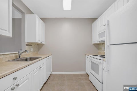 Photo of 905 River Rd #218, Edgewater, NJ 07020 (MLS # 26037934)