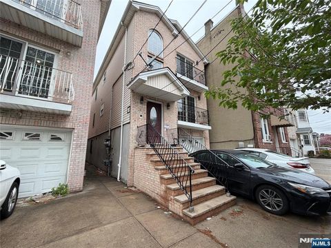 Photo of 5 Skillman Ave #2, Jersey City, NJ 07306 (MLS # 26014535)