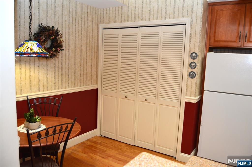 Rochelle Park, New Jersey 07662, United States, 2 Bedrooms Bedrooms, ,2 BathroomsBathrooms,Residential,Active,160612