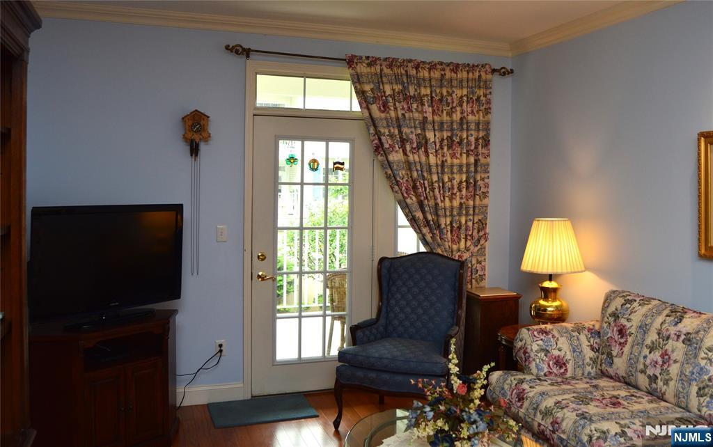 Rochelle Park, New Jersey 07662, United States, 2 Bedrooms Bedrooms, ,2 BathroomsBathrooms,Residential,Active,160612