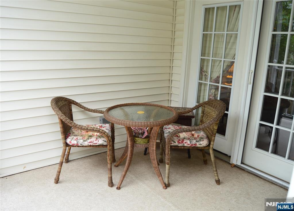 Rochelle Park, New Jersey 07662, United States, 2 Bedrooms Bedrooms, ,2 BathroomsBathrooms,Residential,Active,160612