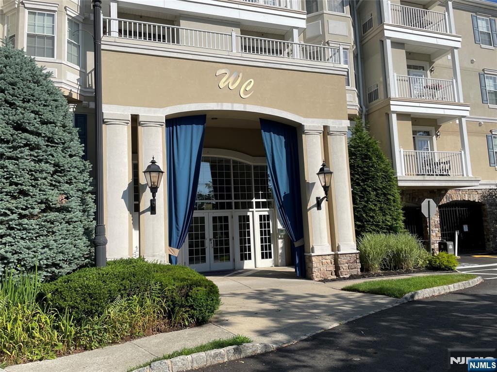 175 Rochelle Avenue 124