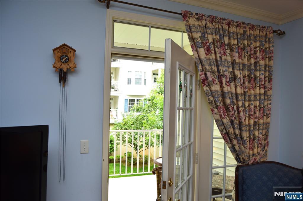 Rochelle Park, New Jersey 07662, United States, 2 Bedrooms Bedrooms, ,2 BathroomsBathrooms,Residential,Active,160612