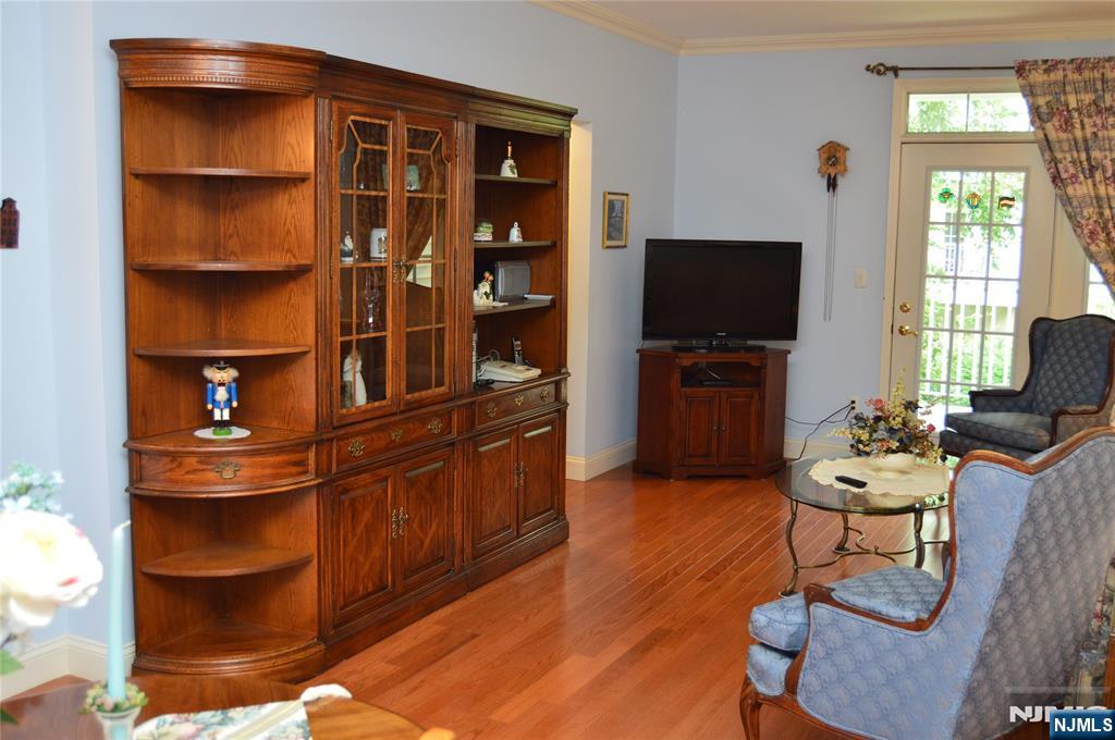 Rochelle Park, New Jersey 07662, United States, 2 Bedrooms Bedrooms, ,2 BathroomsBathrooms,Residential,Active,160612