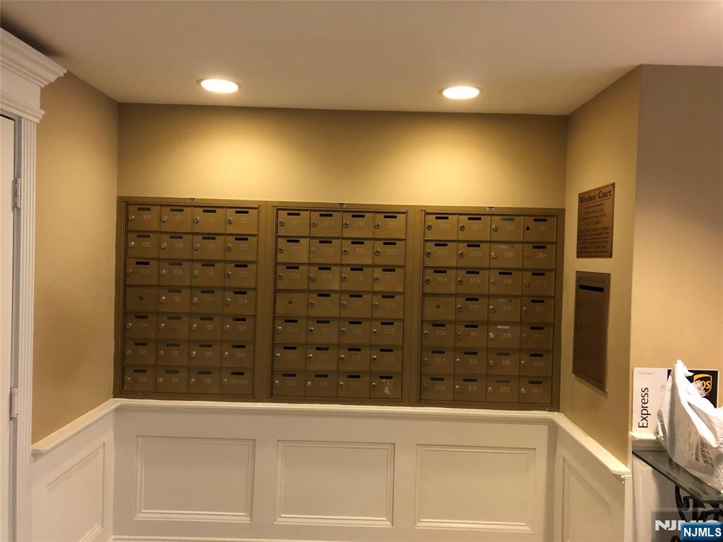 Rochelle Park, New Jersey 07662, United States, 2 Bedrooms Bedrooms, ,2 BathroomsBathrooms,Residential,Active,160612