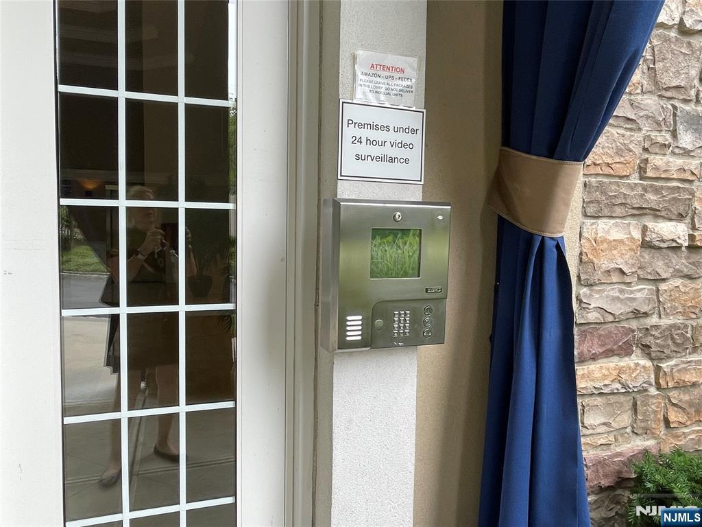 Rochelle Park, New Jersey 07662, United States, 2 Bedrooms Bedrooms, ,2 BathroomsBathrooms,Residential,Active,160612