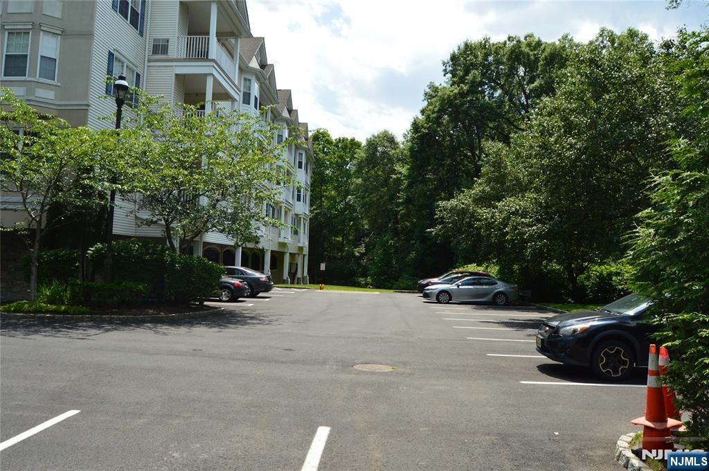 Rochelle Park, New Jersey 07662, United States, 2 Bedrooms Bedrooms, ,2 BathroomsBathrooms,Residential,Active,160612