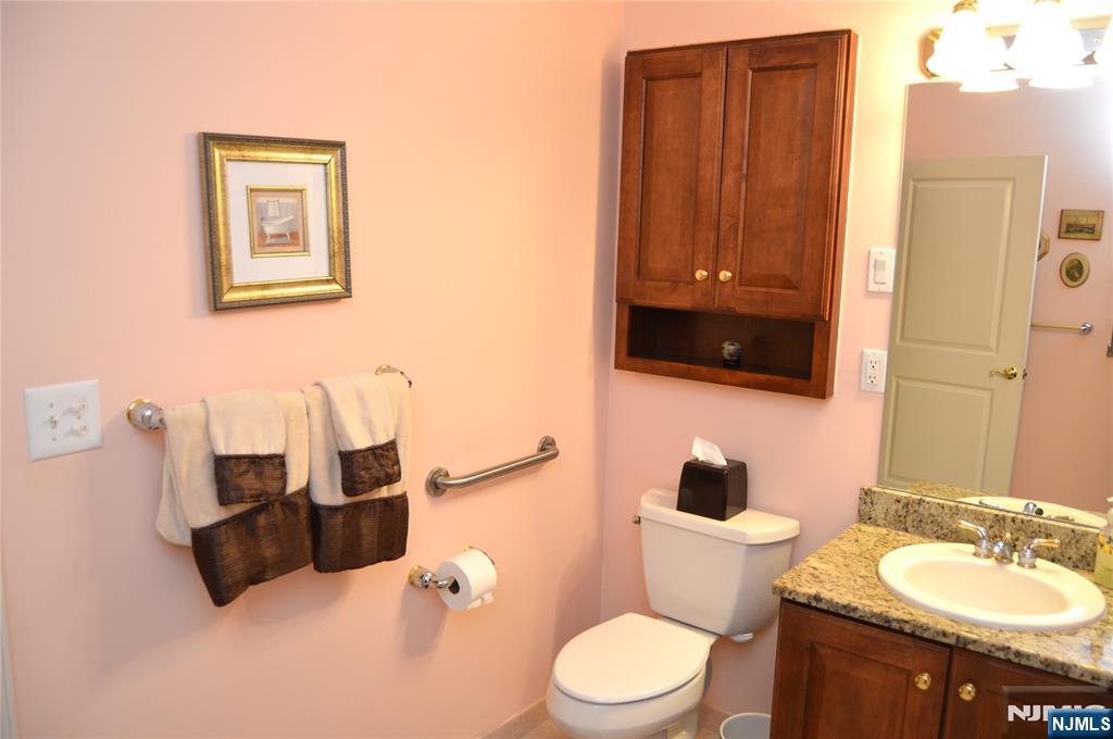 Rochelle Park, New Jersey 07662, United States, 2 Bedrooms Bedrooms, ,2 BathroomsBathrooms,Residential,Active,160612