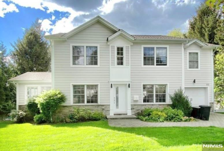 69 Engle St, Cresskill, New Jersey - 4 Bedrooms  
4 Bathrooms  
12 Rooms - 