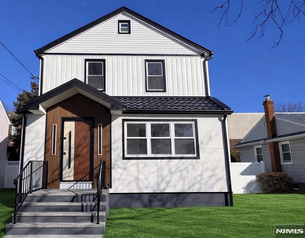 Photo of 309 Ottawa Avenue, Hasbrouck Heights, NJ 07604 (MLS # 26001014)