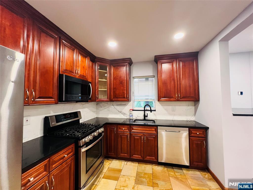 190 Wallington Ave 1 Fl, Wallington, New Jersey - 1 Bedrooms  
1 Bathrooms  
4 Rooms - 