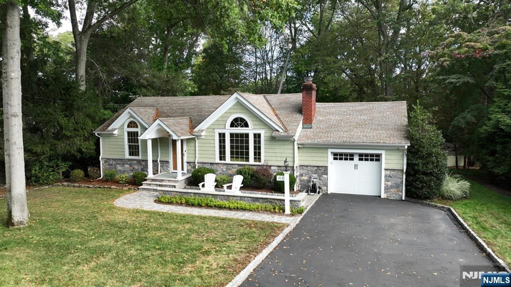 Photo of 306 Sunset Boulevard, Wyckoff, NJ 07481 (MLS # 25033953)