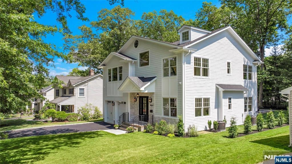 Homes for Sale in Northern NJ | ThisIsRiverEdge.com 4 Garden Court