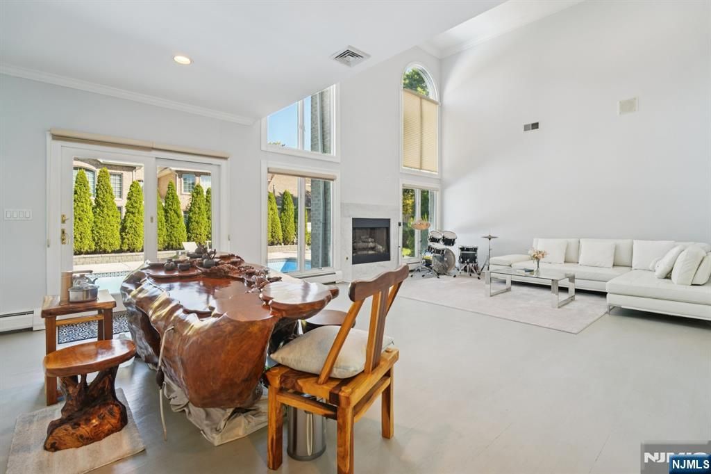 Photo of 32 Laurie Drive, Englewood Cliffs, NJ 07632 (MLS # 25034089)